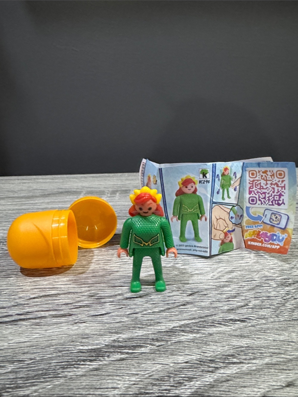 Kinder Surprise | Playmobil DC Comics: Mera (2025) - Mini Collectible Figure